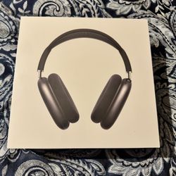 Black AirPods Max W/Smart Case