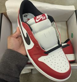 Jordan 1 Low Retro OG Chicago Shoe Size 10.5