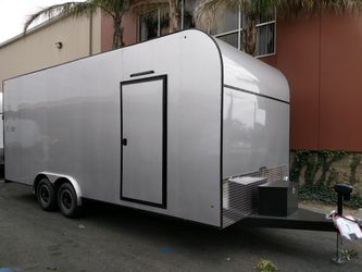 20' Enclosed Trailer. Silver Metallic Many Upgrades. 