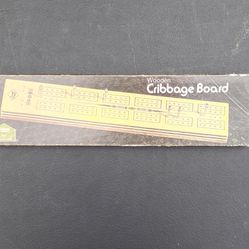 1970's Wooden Cribbage Board Game