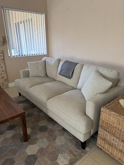 Modern 3-Seat Sofa – Oatmeal/Beige, Barely Used