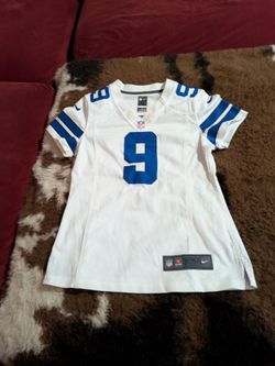 Cowboys jersey size medium women's stitched