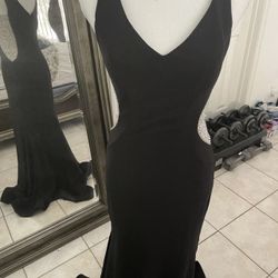 Xscape Long Black And Silver elegant dress size 4 Brand new