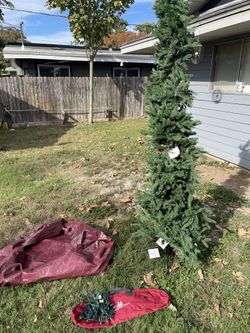 Balsam hill 9 Foot SLIM Christmas Tree (lights Not Working) 