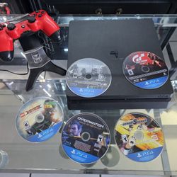 PLAYSTATION 4 SLIM CON SU BASE DE CARGA Y CONTROL + 5 JUEGOS A ELEGIR 