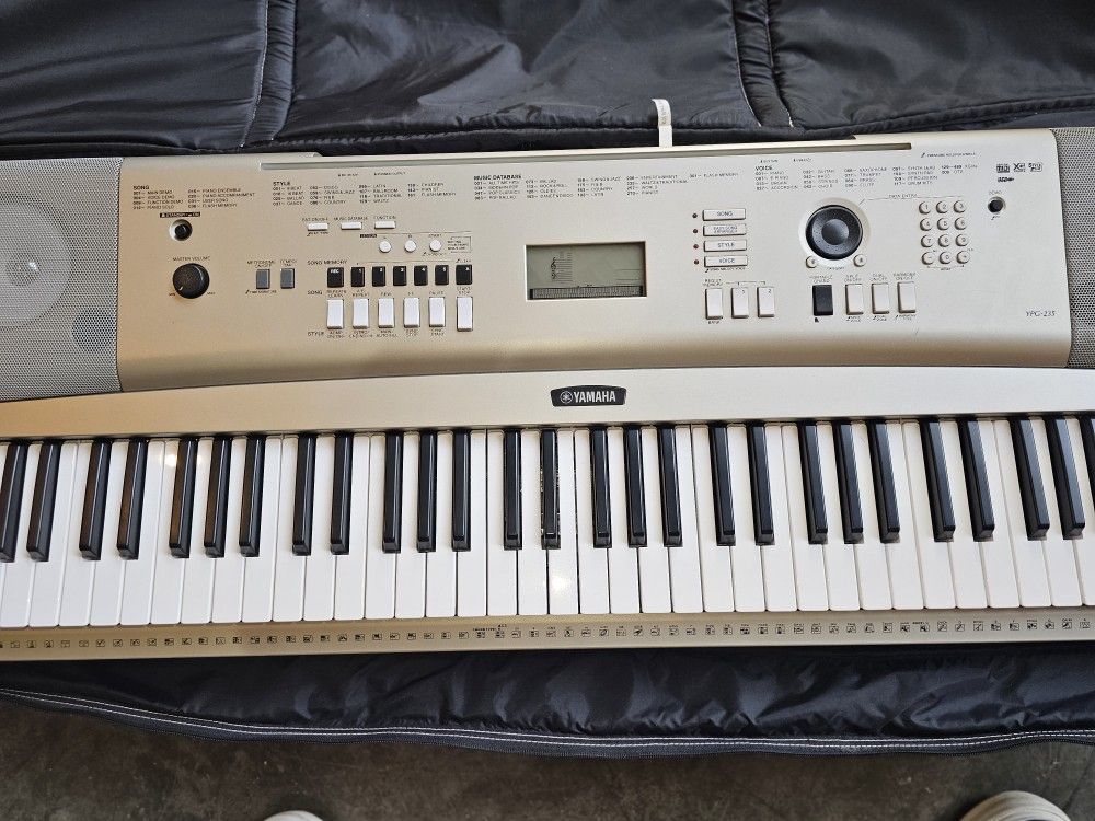 Yamaha Ypg-235 Grand Keyboard