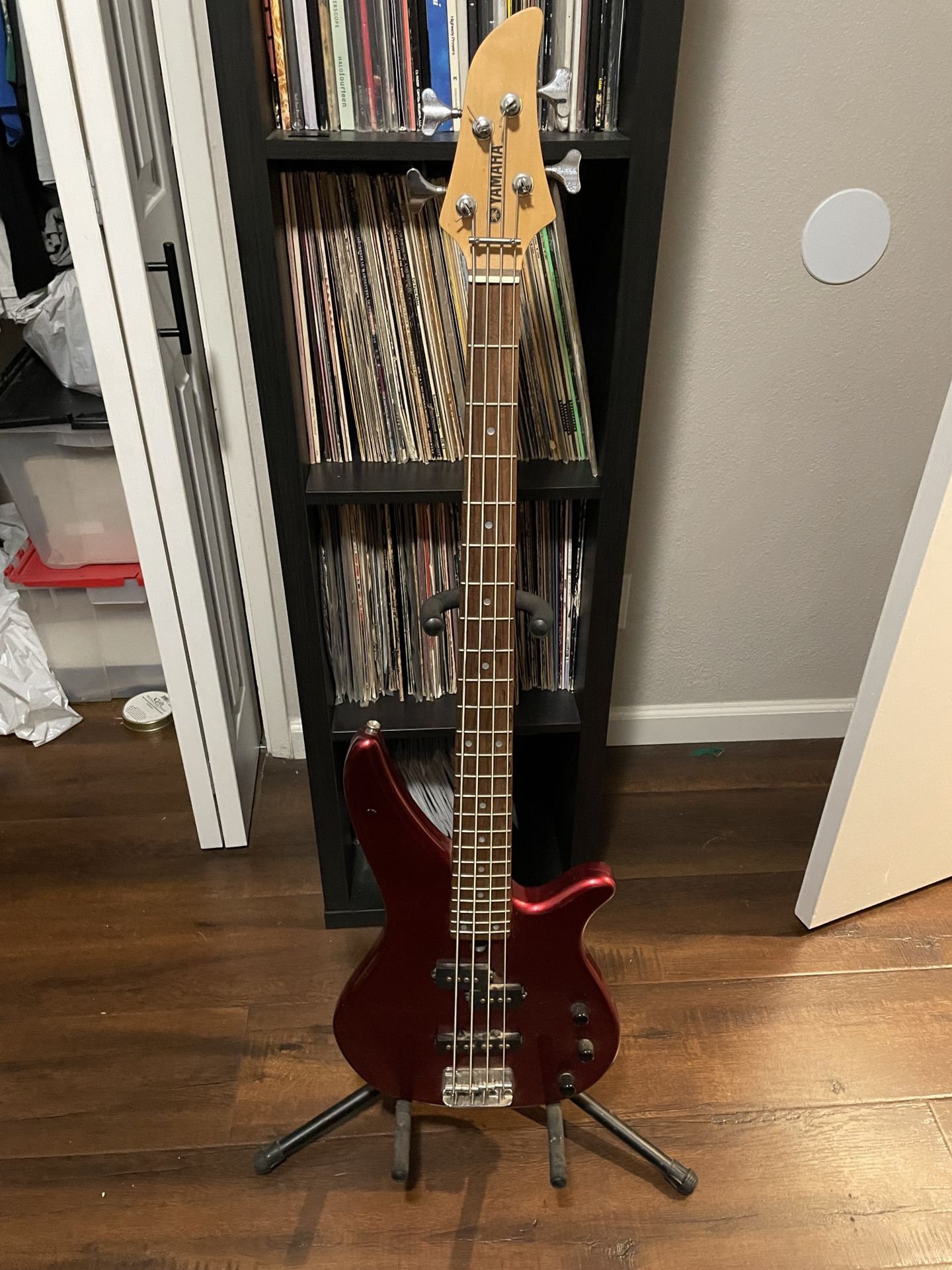 Yamaha Electric Bass + Amp