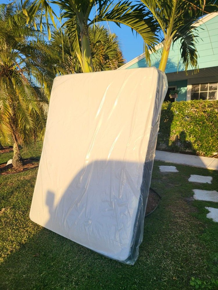 NEW QUEEN MATTRESS AND BOX SPRING -- Also Available In All Sizes.
