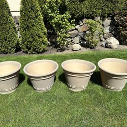 20” Flower pot planters Set Of 4 NEW