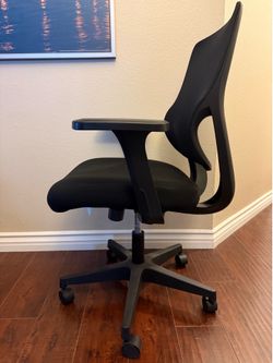 Black Ergonomic Mesh Office Chair – Height Adjustable – Excellent Condition