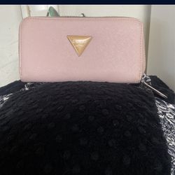 Wallet. Guess Usada.  10 Dlls 