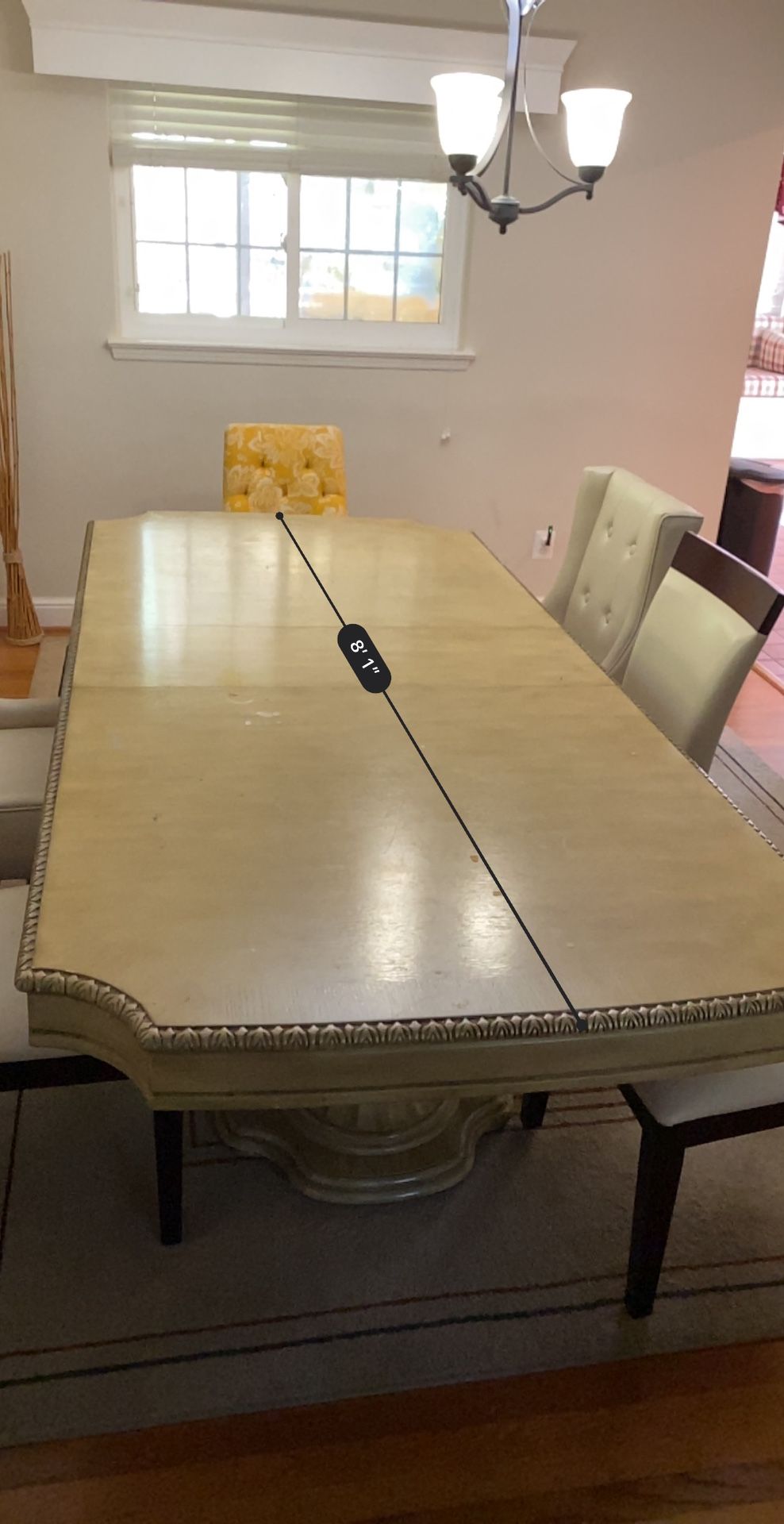 Elegant 8-10 seating table