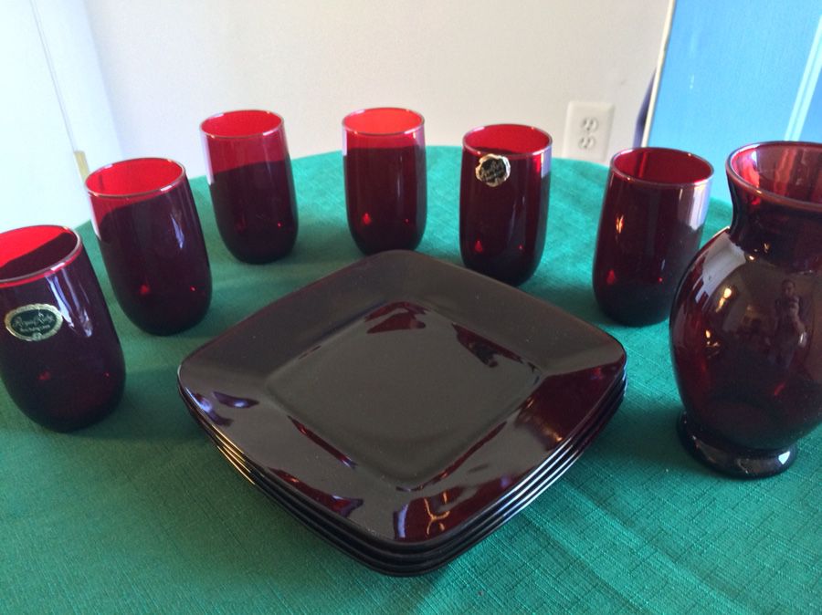 20 Piece Red Glassware