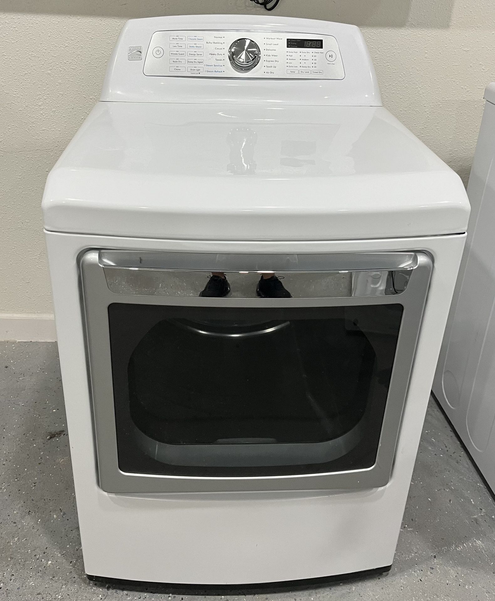 Kenmore Electric Dryer In Great Working Condition. No Issues Works Good.