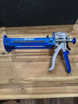 Newborn Dura-Core 530 18:1 Caulk Gun