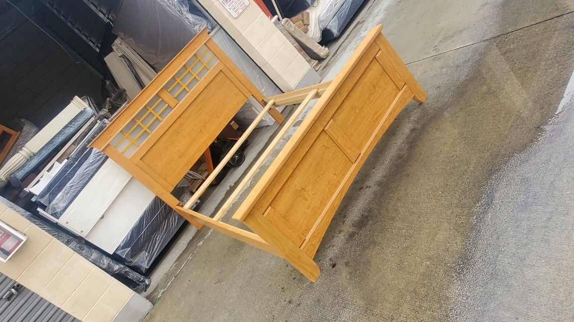 Queen Bed Open Box As Is With Boxpring And Mattress Bamboo Pillow Top 420