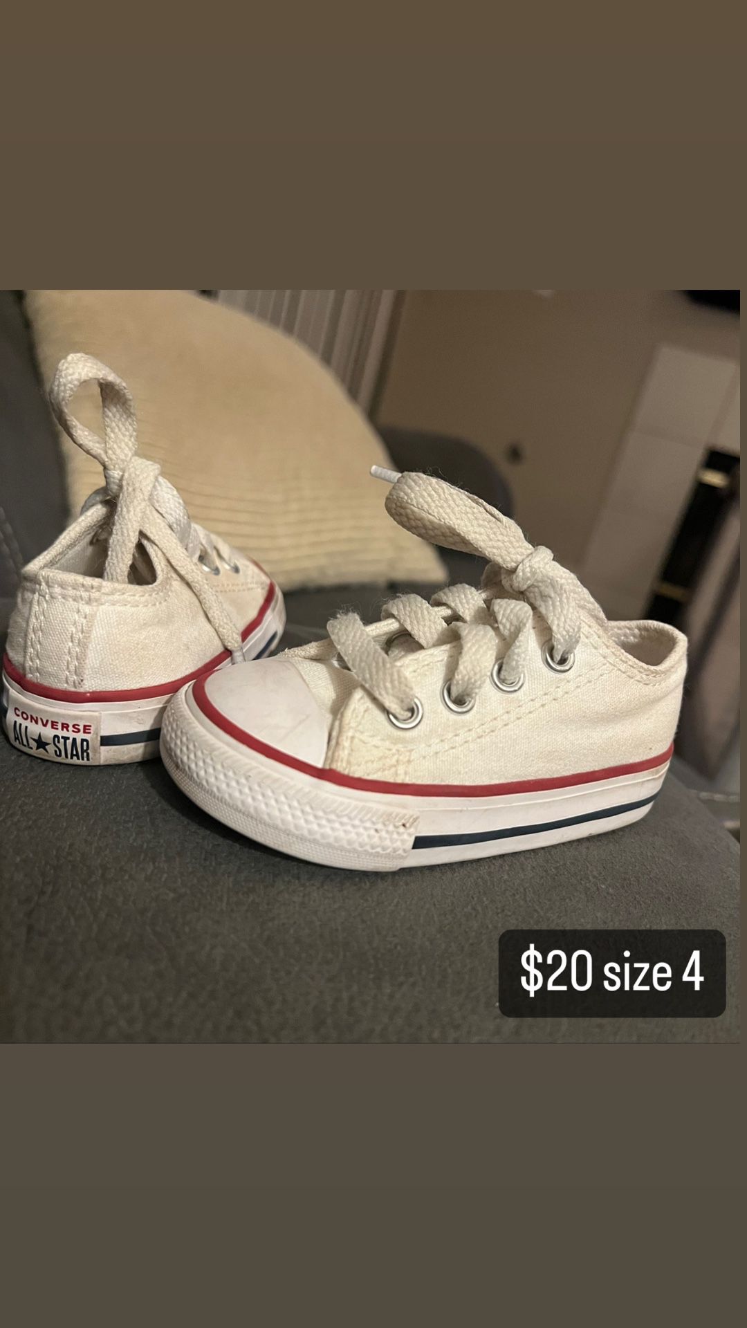 musiker butik samlet set White Toddler Converse Size 4 for Sale in Fresno, CA - OfferUp