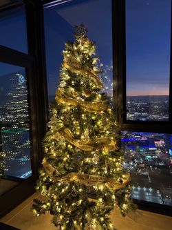 7.5 ft self light Christmas tree and all accessories