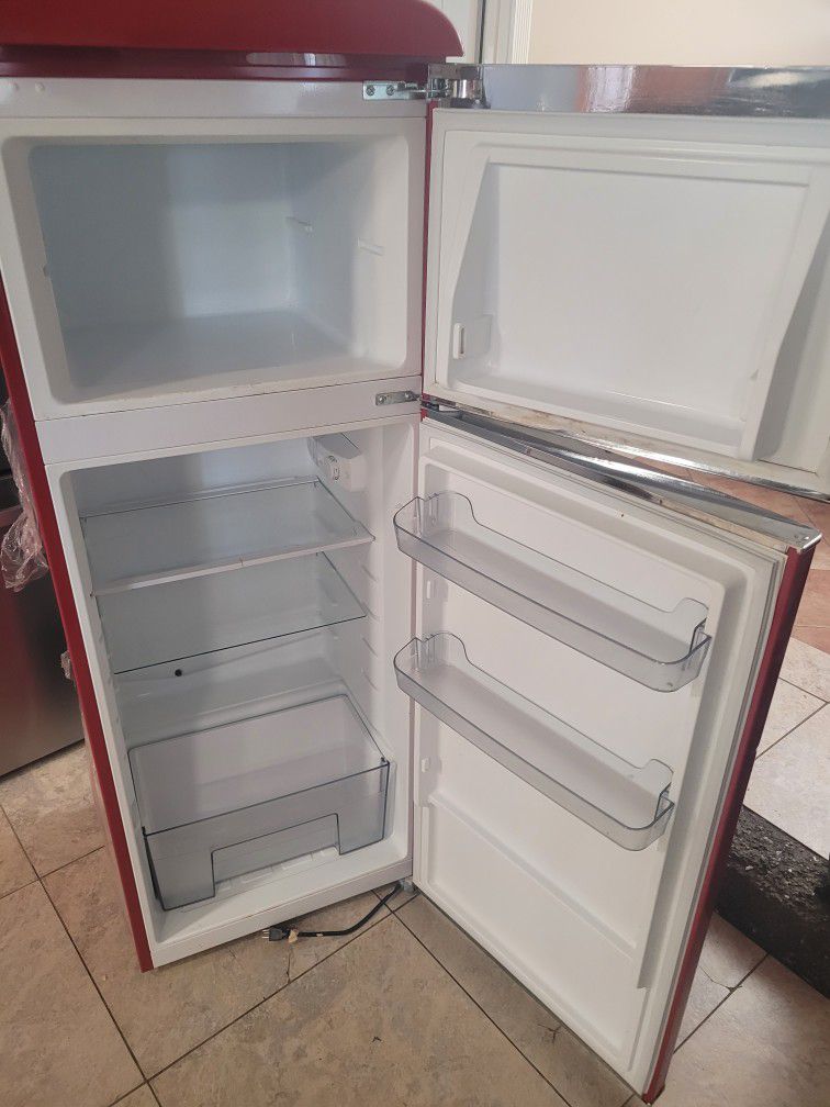 Galanz Retro Refrigerator for Sale in Miami, FL - OfferUp