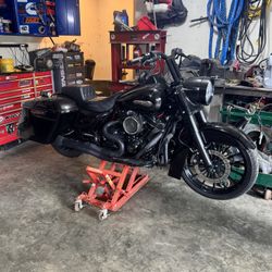 2018 Custom Performace bagger Harley Road King