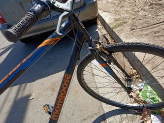 Mongoose 700c Bike