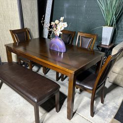 DINING ROOM TABLE WITH 4 CHAIRS & BENCH….FREE DELIVERY AVAILABLE 🚛🚛