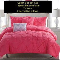 5 PC Reversible Comforter Set Queen Only. $40