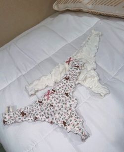 Ruffle thong