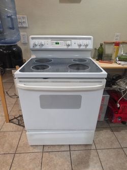 GE Spectra 30" Free Standing Electric Range