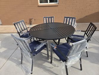 Beautiful brand new patio set