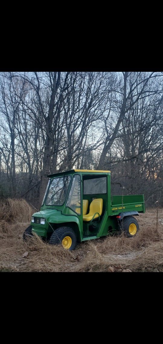 John Deere Gator 4x2