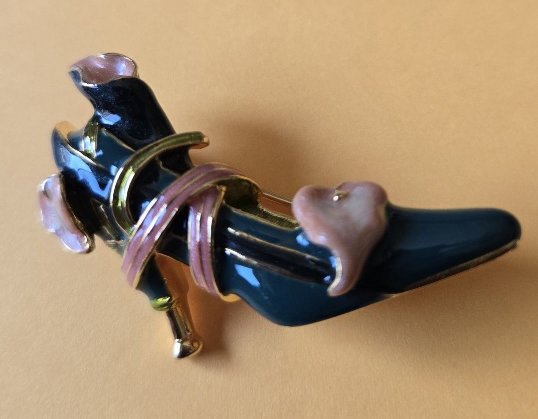 Kenneth Jay Lane Green Enerald High Heel Shoe Pin Brooch