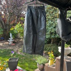 Wilson's Leather Skirt, Size 4   Mint  Condition
