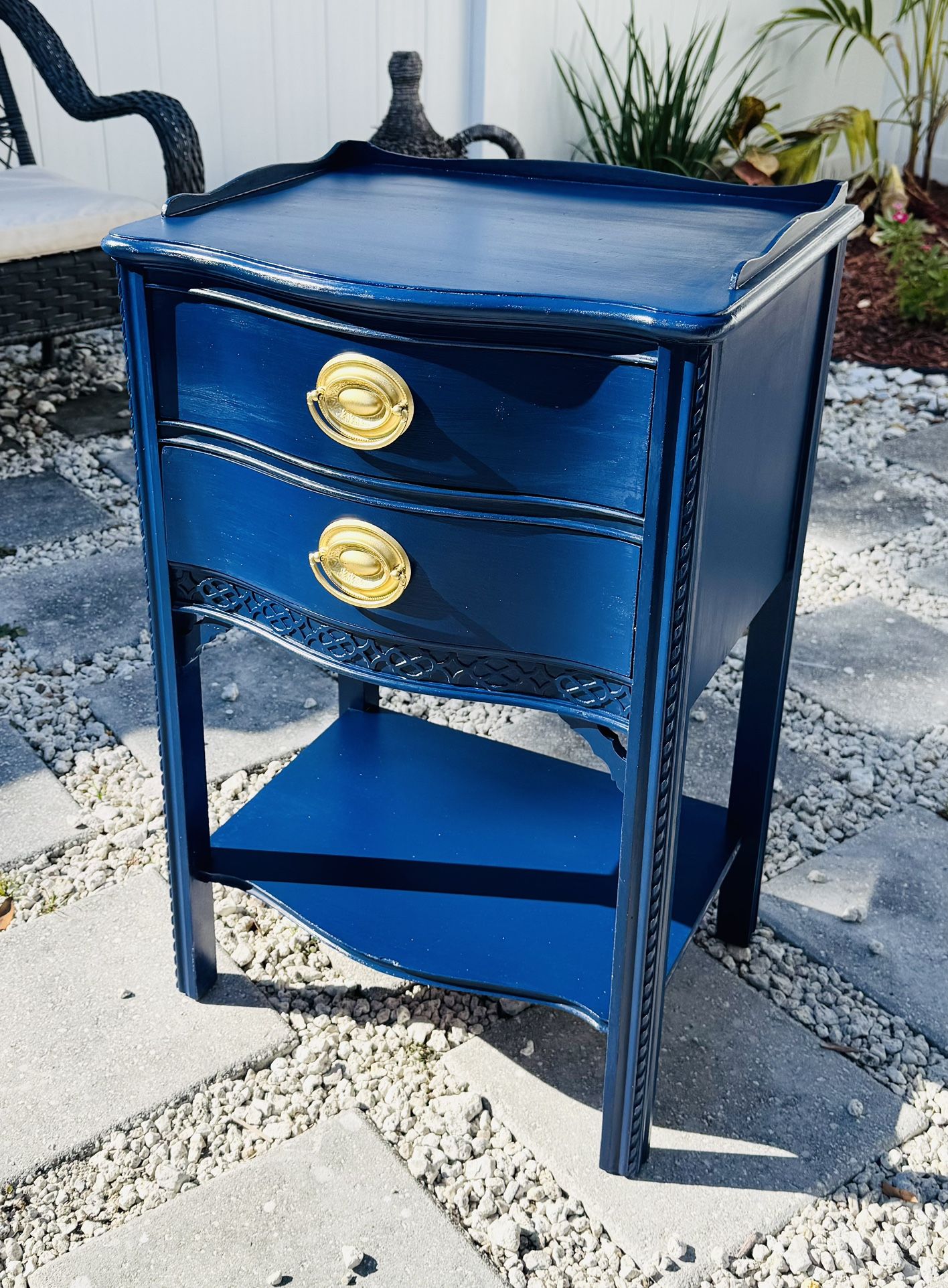 Single End Table With 2 Drawers