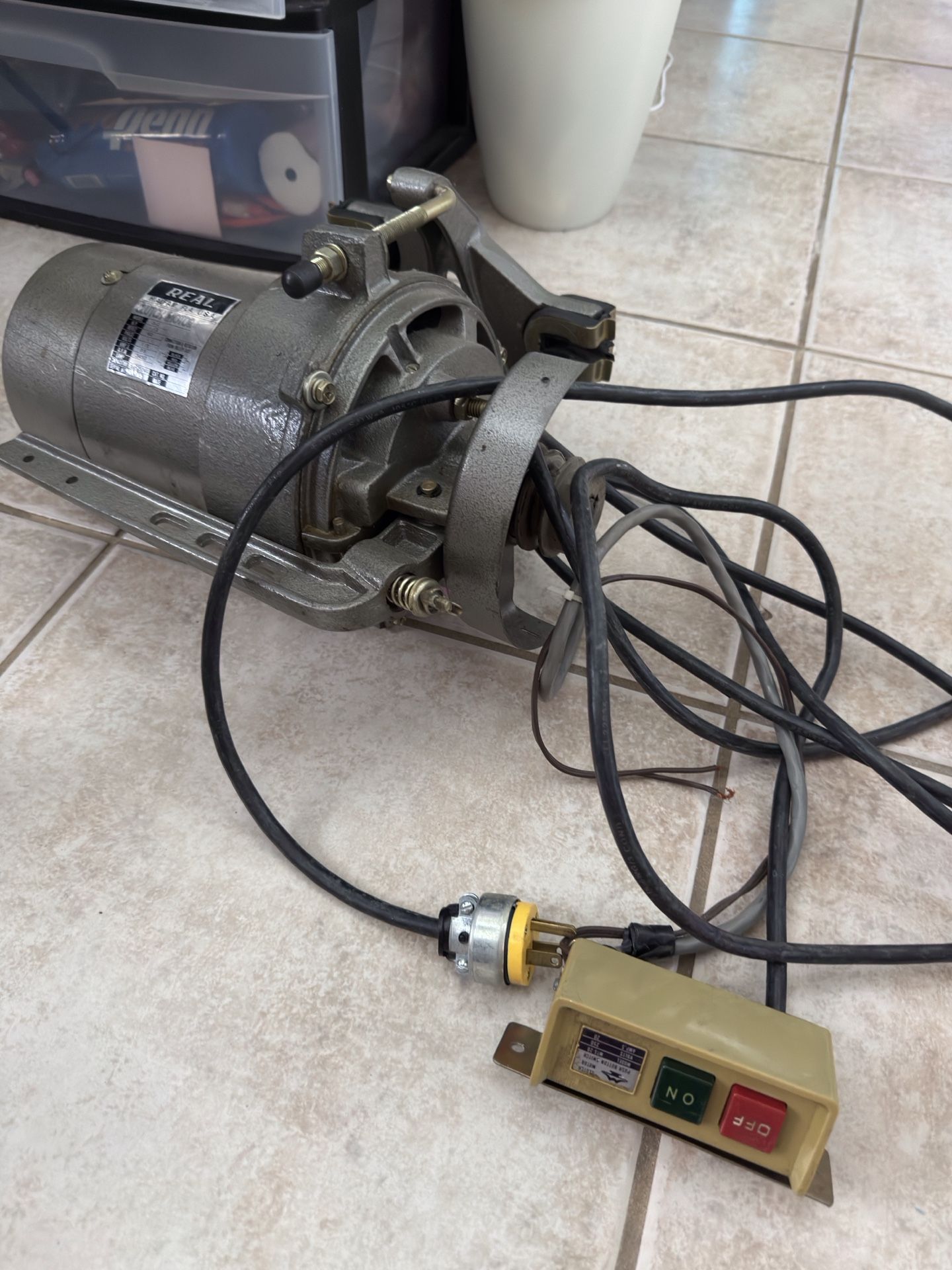 Motor For Industrial Sewing Machine / Motor Para Máquinas De Coser Industrial