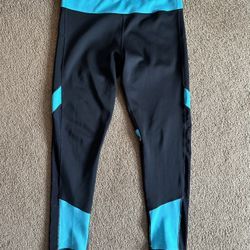 Women’s Adidas Leggings Size Medium 