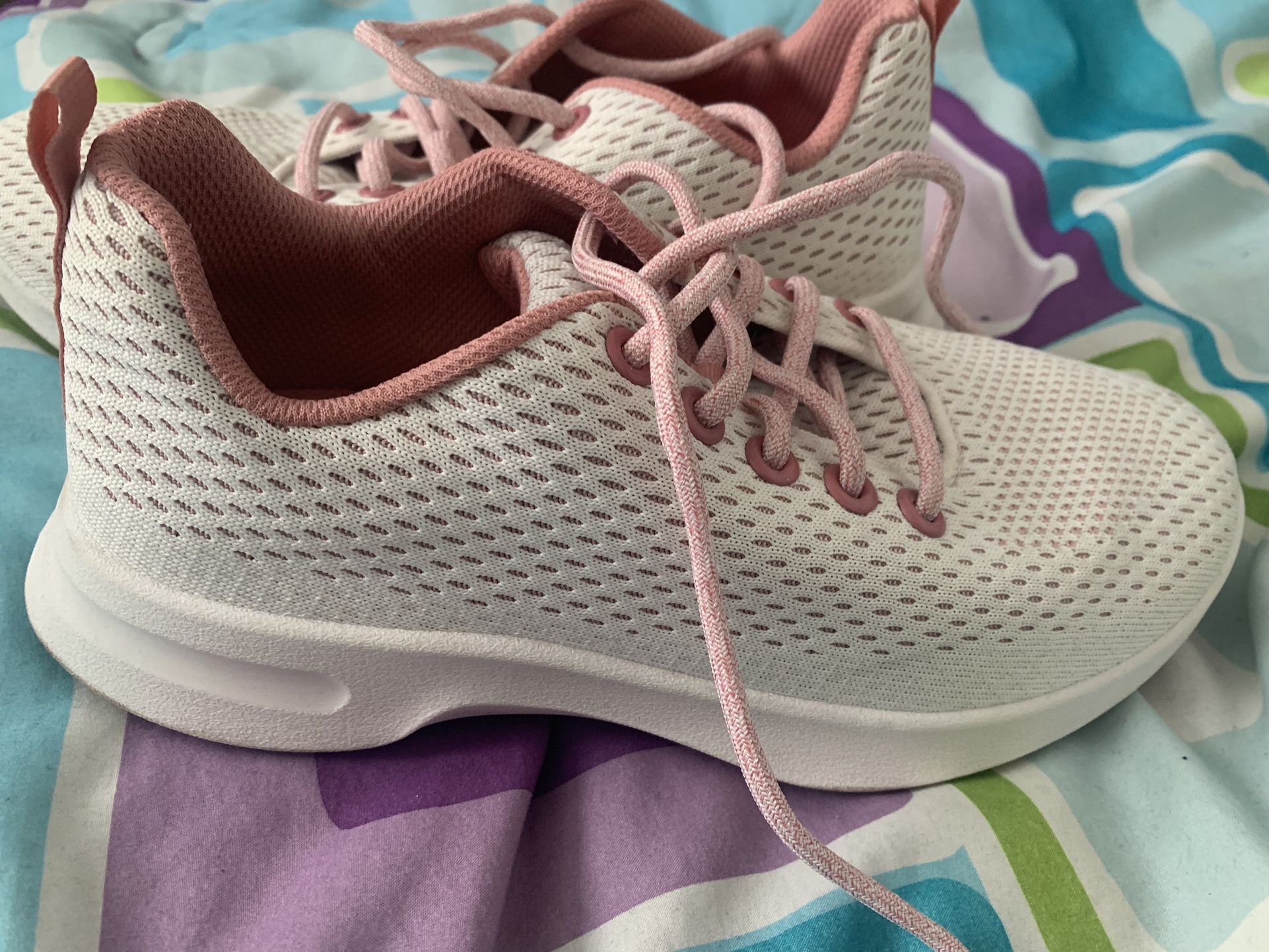 Women’s Sneakers Size 8