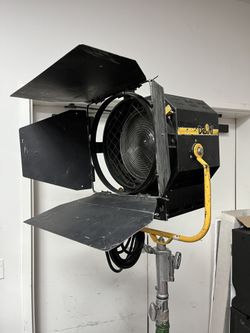 Desisti 2K Tungsten Fresnel Light