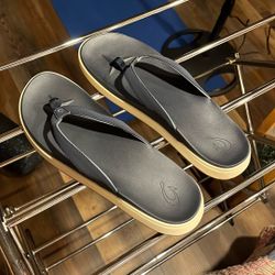 Women’s O’lukai Flip Flips Navy Size 11
