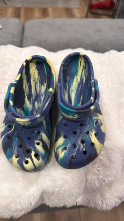 Crocs size 11