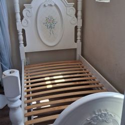 Twin Bed With Pillars