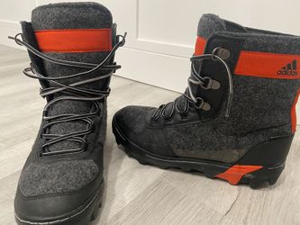 Adidas snow boots size 10