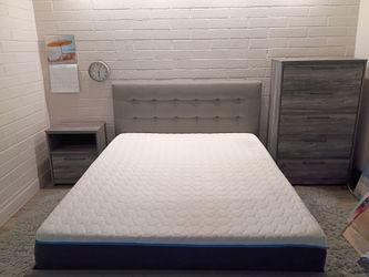 Queen size bed W/ dresser an nightstand include