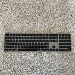 Apple Keyboard w/ Numeric Keypad - Like New 