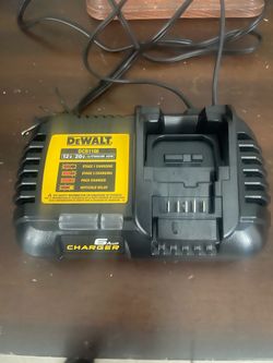 Dewalt fast charger 20v. $30 Firm Price nooo less pick ip in Van Nuys