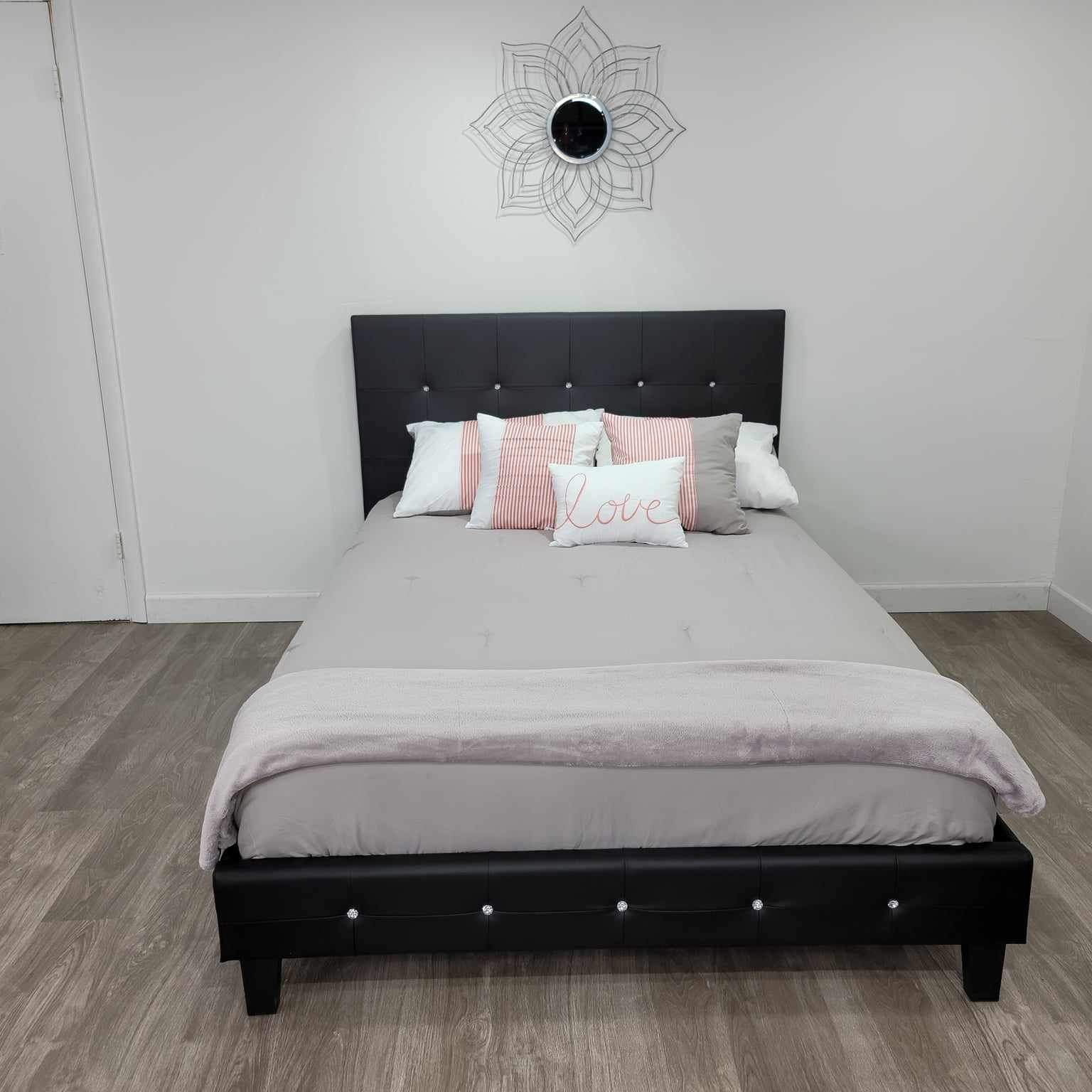 Brand New Queen Bed Frame with Mattress / Cama Queen con Colchón Nueva a Estrenar … Delivery Available 🚚