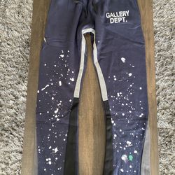 GALLERY DEPT (WHITE AND NAVY)