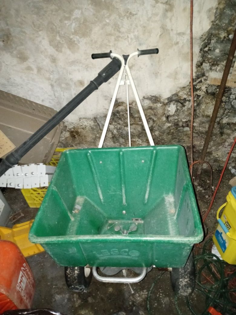Lesco rock salt spreader