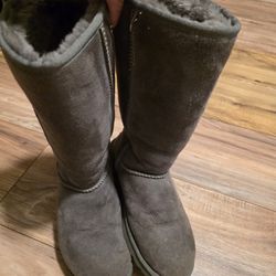 Women's Authentic Uggs 