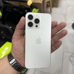 iPhone 15 Pro Max Unlocked 256GB! Finance For $50 Down Payment!!